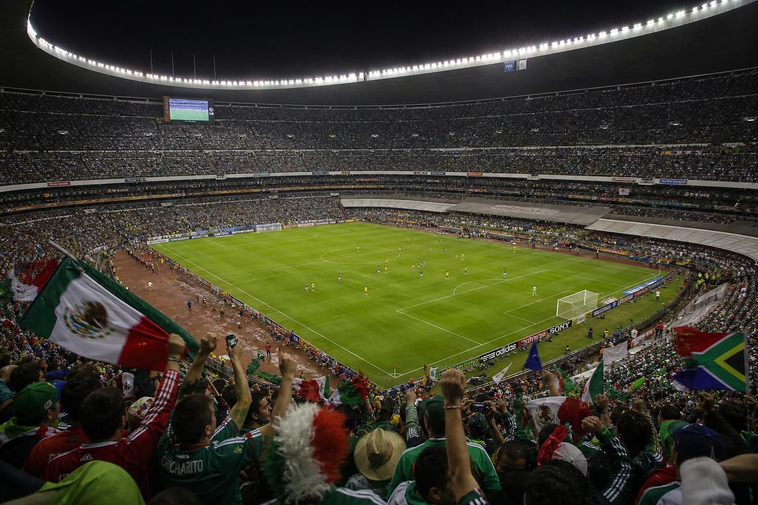 disfruta del emocionante partido en vivo entre méxico y sudáfrica, donde la vibrante afición y el legendario estadio azteca cobran vida en la copa mundial.