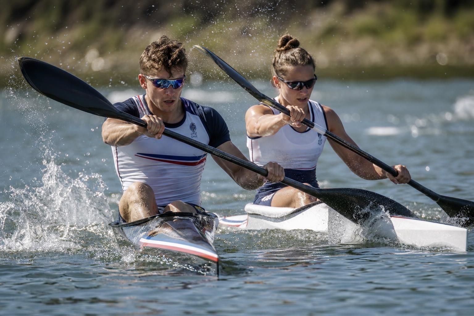 titouan castryck vuelve a la victoria en la copa del mundo de canoe-kayak, mientras camille prigent destaca entre las mejores, demostrando su talento y determinación.