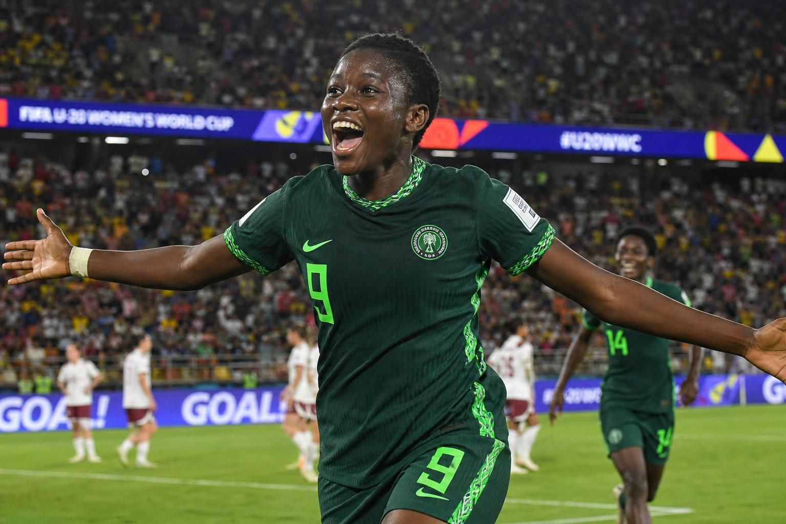 mundial femenino sub-20: descubre a romaine gandonou, la amazona beninesa que sorprendió a la fifa con su talento inesperado.