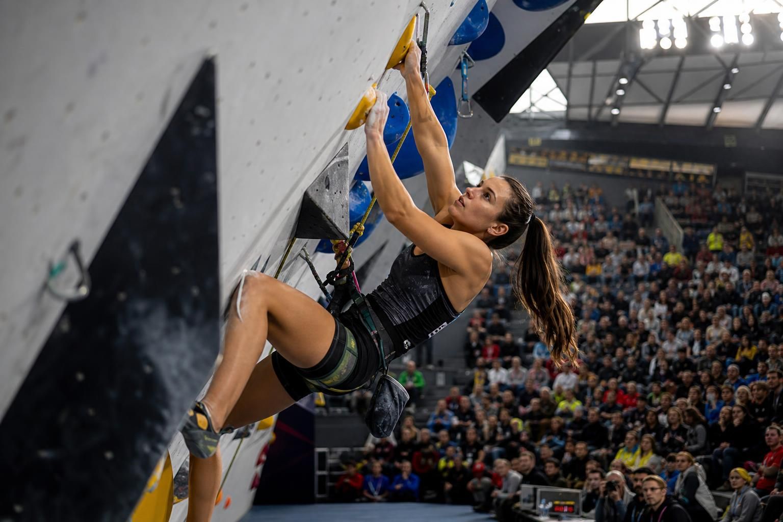 descubre el resumen completo y las transmisiones en vivo de la copa del mundo de escalada en eurosport 2, el martes 13 de octubre de 2026. ¡no te pierdas la emoción de la competición!
